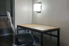 Super 8 by Wyndham Monroe