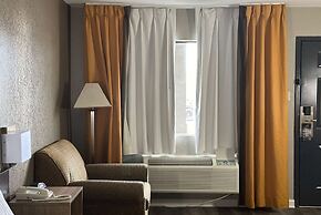 Super 8 by Wyndham Monroe