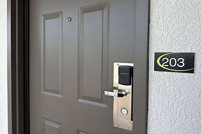 Super 8 by Wyndham Monroe