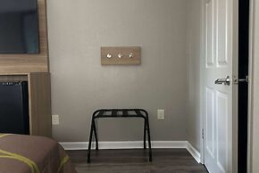 Super 8 by Wyndham Monroe