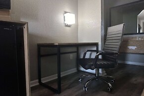 Super 8 by Wyndham Monroe