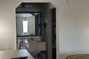 Super 8 by Wyndham Monroe