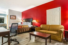 Econo Lodge Inn & Suites