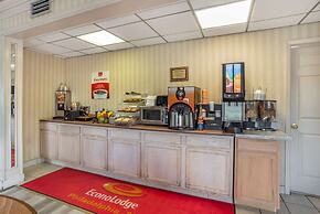 Econo Lodge Inn & Suites