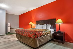 Econo Lodge Inn & Suites