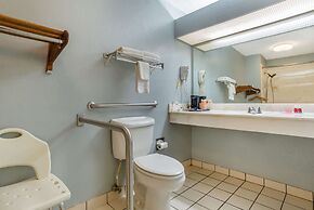 Econo Lodge Inn & Suites