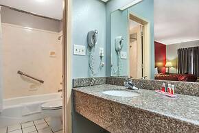 Econo Lodge Inn & Suites