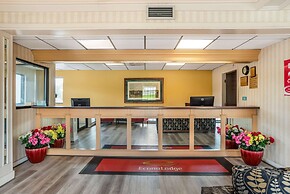Econo Lodge Inn & Suites
