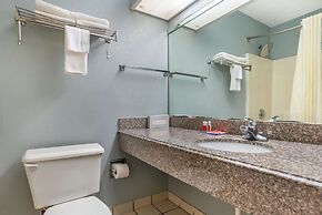 Econo Lodge Inn & Suites