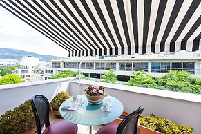 Best Western Plus Embassy Hotel