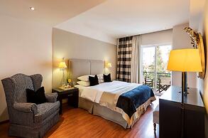 Best Western Plus Embassy Hotel