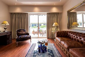 Best Western Plus Embassy Hotel