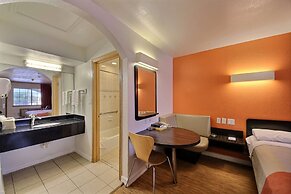 Motel 6 Edinburg, TX