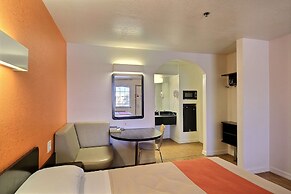 Motel 6 Edinburg, TX