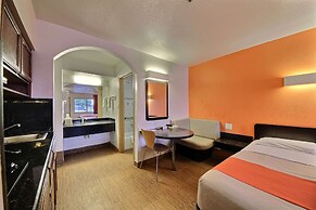 Motel 6 Edinburg, TX