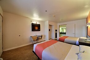 Motel 6 Edinburg, TX