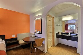 Motel 6 Edinburg, TX