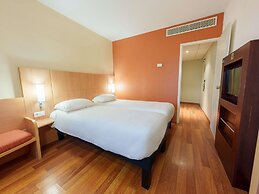 ibis Saint Quentin Basilique