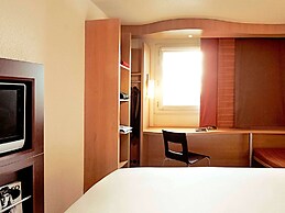 ibis Saint Quentin Basilique