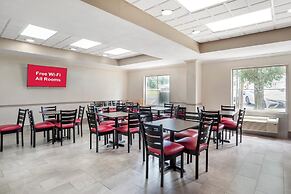 Red Roof Inn & Suites Vicksburg