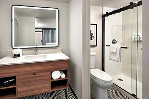 La Quinta Inn & Suites by Wyndham Thousand Oaks-Newbury Park