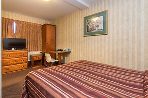 Canadas Best Value Inn Calgary Chinook Station