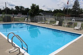 Howard Johnson by Wyndham Lenox