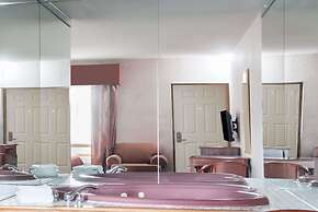 Howard Johnson by Wyndham Lenox