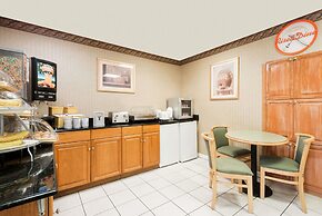 Howard Johnson by Wyndham Lenox