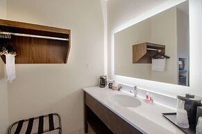 Econo Lodge Inn & Suites Foley - North Gulf Shores