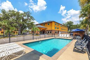 Days Inn by Wyndham Biloxi Beach