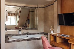 Fairlawns Hotel and Spa