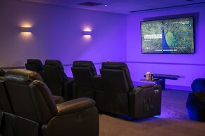 Stratford Manor Hotel