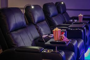 Stratford Manor Hotel