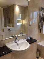 New House Country Hotel