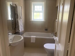 New House Country Hotel