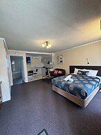 Blue Whale Motor Inn & Apartments