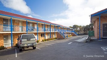 Blue Whale Motor Inn & Apartments