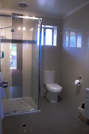 Blue Whale Motor Inn & Apartments