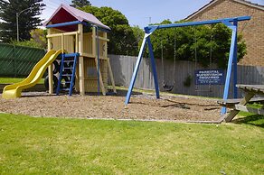 Blue Whale Motor Inn & Apartments