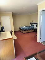 Blue Whale Motor Inn & Apartments