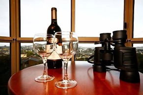 Blue Whale Motor Inn & Apartments