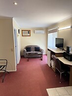 Blue Whale Motor Inn & Apartments