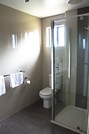 Blue Whale Motor Inn & Apartments