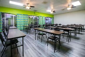 Super 8 by Wyndham Ft Stockton