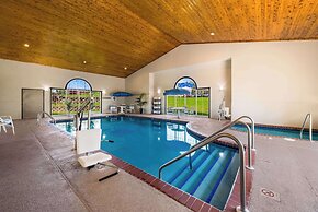 Country Inn & Suites by Radisson, Freeport, IL