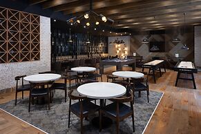 Delta Hotels by Marriott Edmonton Centre Suites