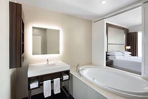 Delta Hotels by Marriott Edmonton Centre Suites