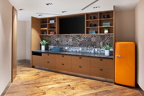 Delta Hotels by Marriott Edmonton Centre Suites