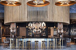 Delta Hotels by Marriott Edmonton Centre Suites